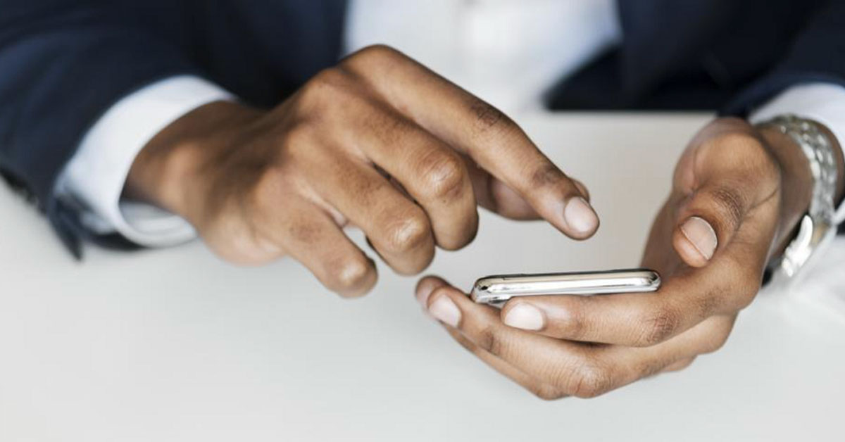hands with phone