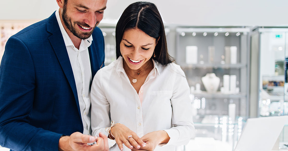 couple buying jewelry